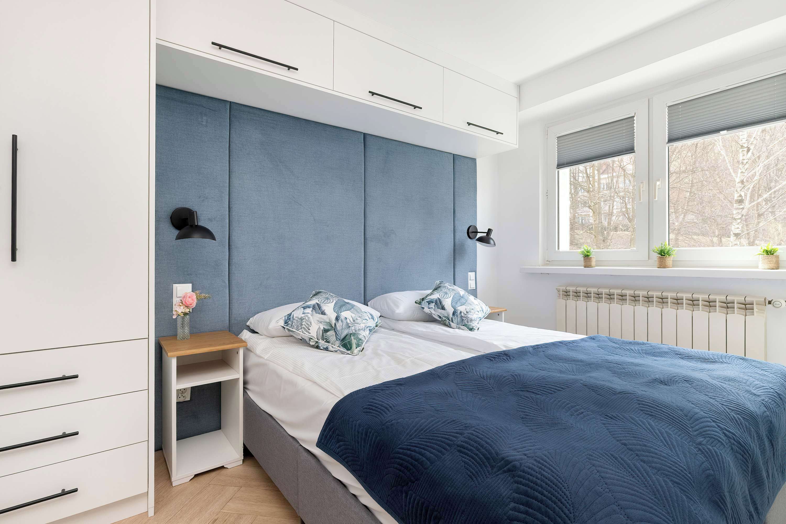 Iron/ironing board, travel crib, WiFi, bed sheets