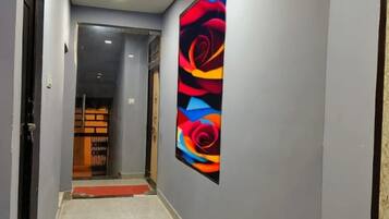 المنشأة من الداخل