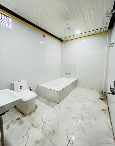 Hotel Basera 