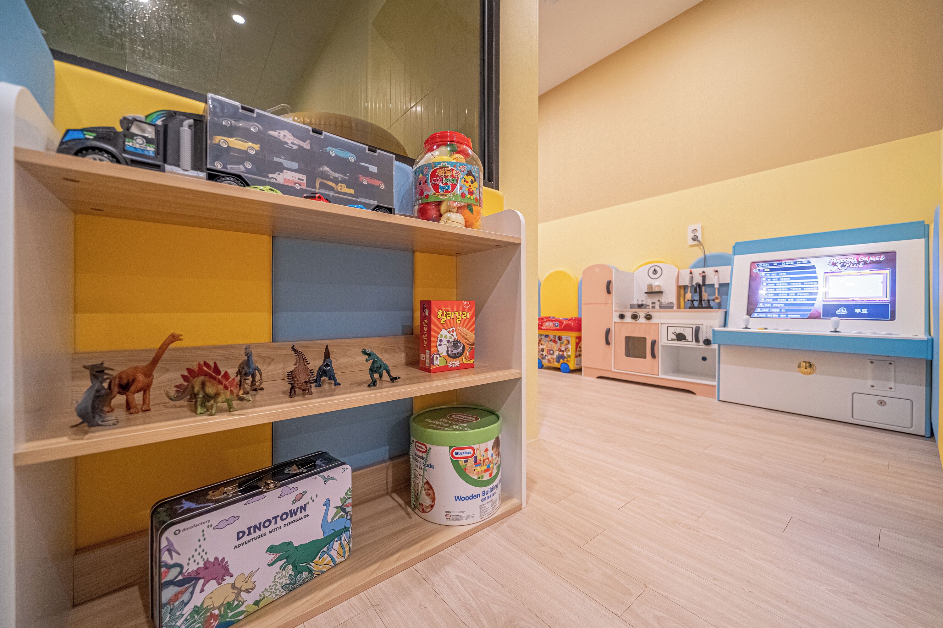 Chambre familiale, vue sur la ville | Espace pour enfants