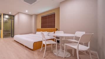 Prémium szoba, kilátással a városra | Étkezési lehetőség