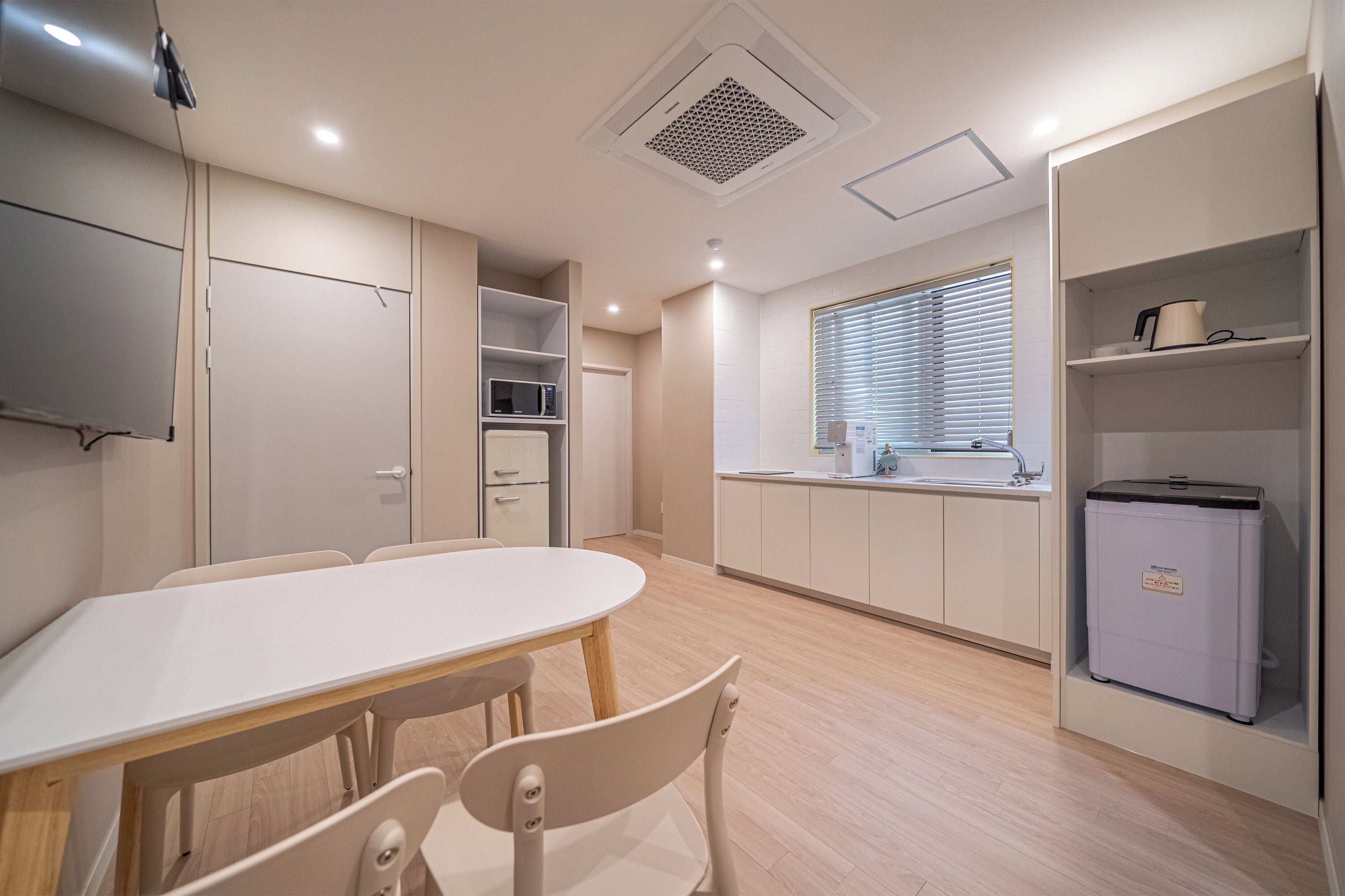 Habitación familiar, vistas a la ciudad | Cocina privada | Frigorífico y microondas