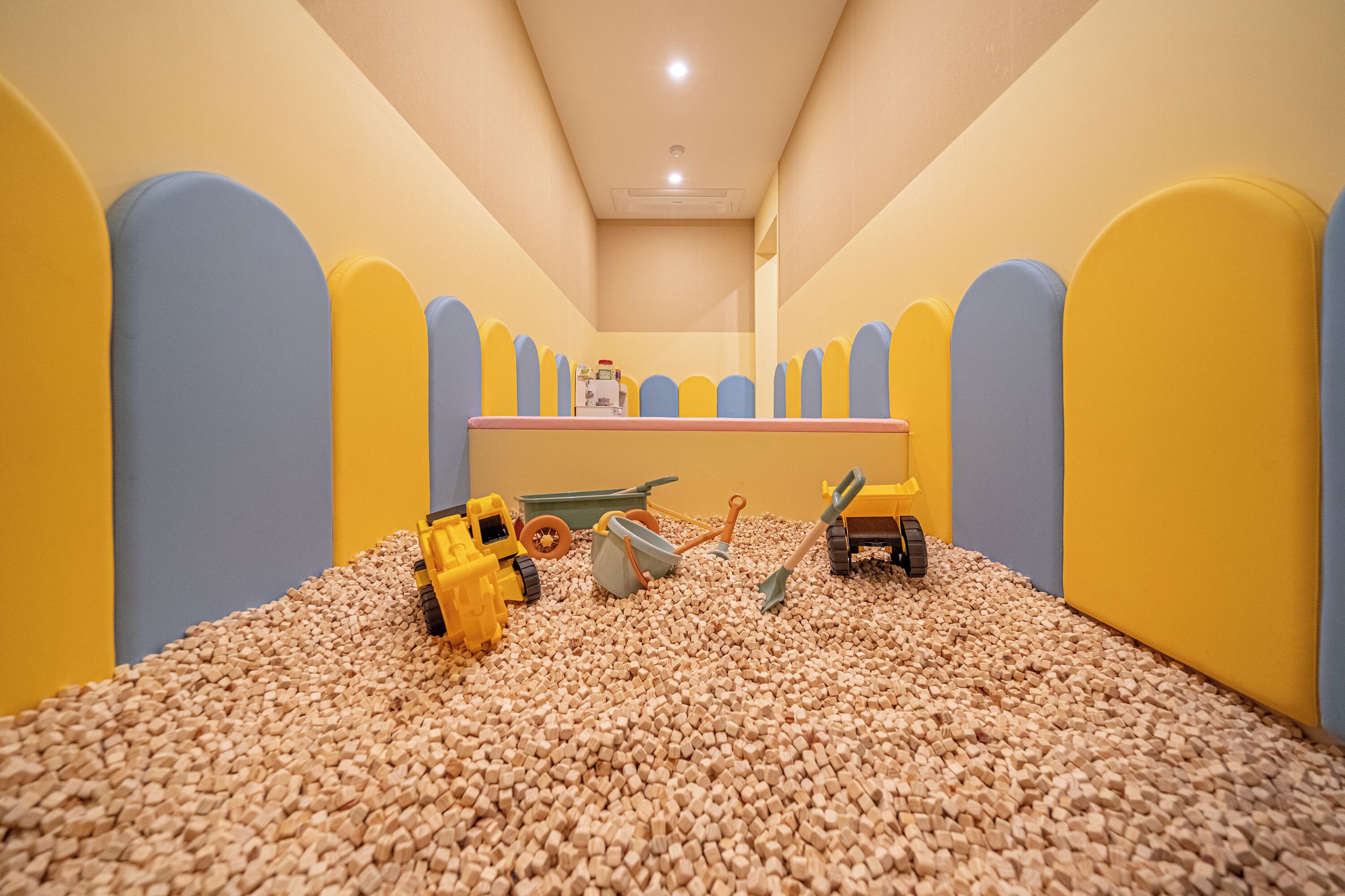 Premium Room, City View | Children's area