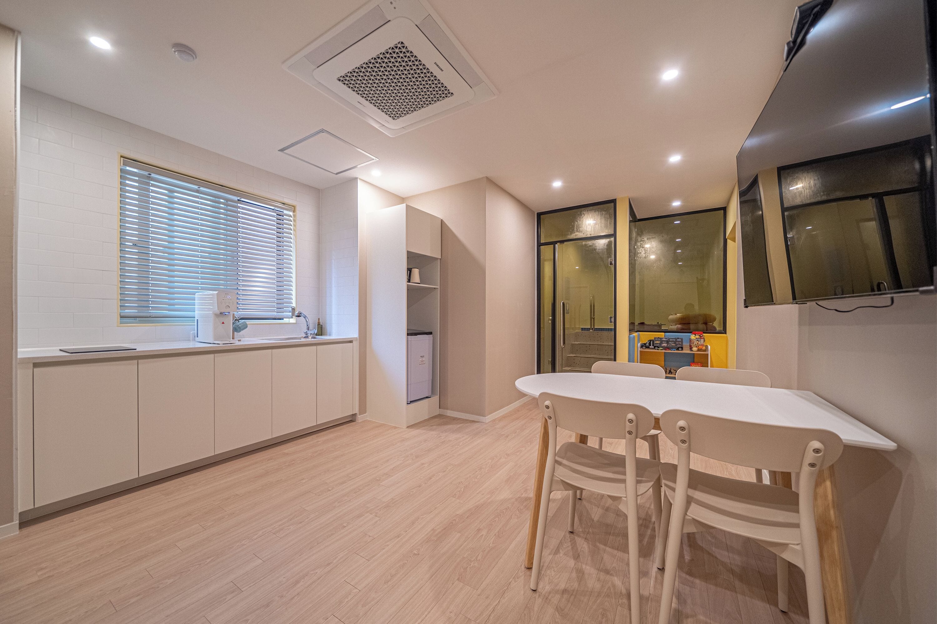 Family Room, City View | Dining