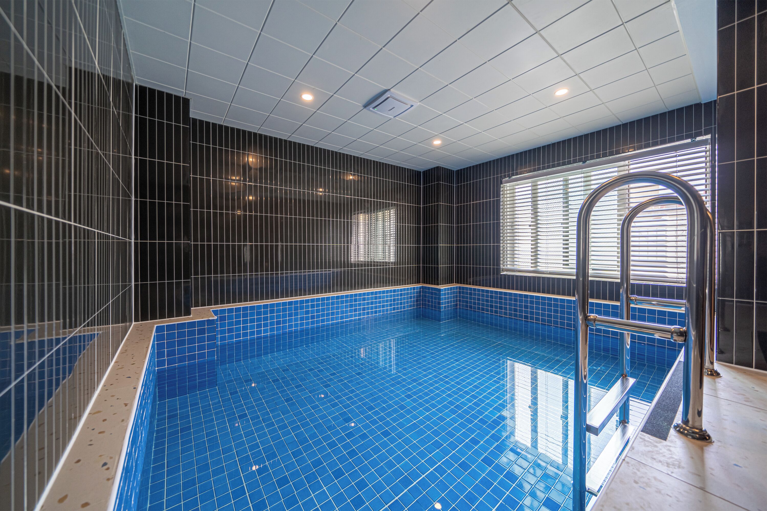 Deluxe Double Room, City View | Pool