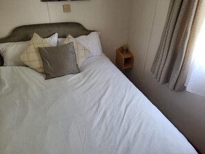 3 bedrooms, iron/ironing board, free WiFi, bed sheets - Caravan in Chapel , Skegness (Skegness)