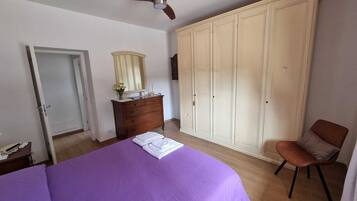 2 Schlafzimmer, Bügeleisen/Bügelbrett, Bettwäsche