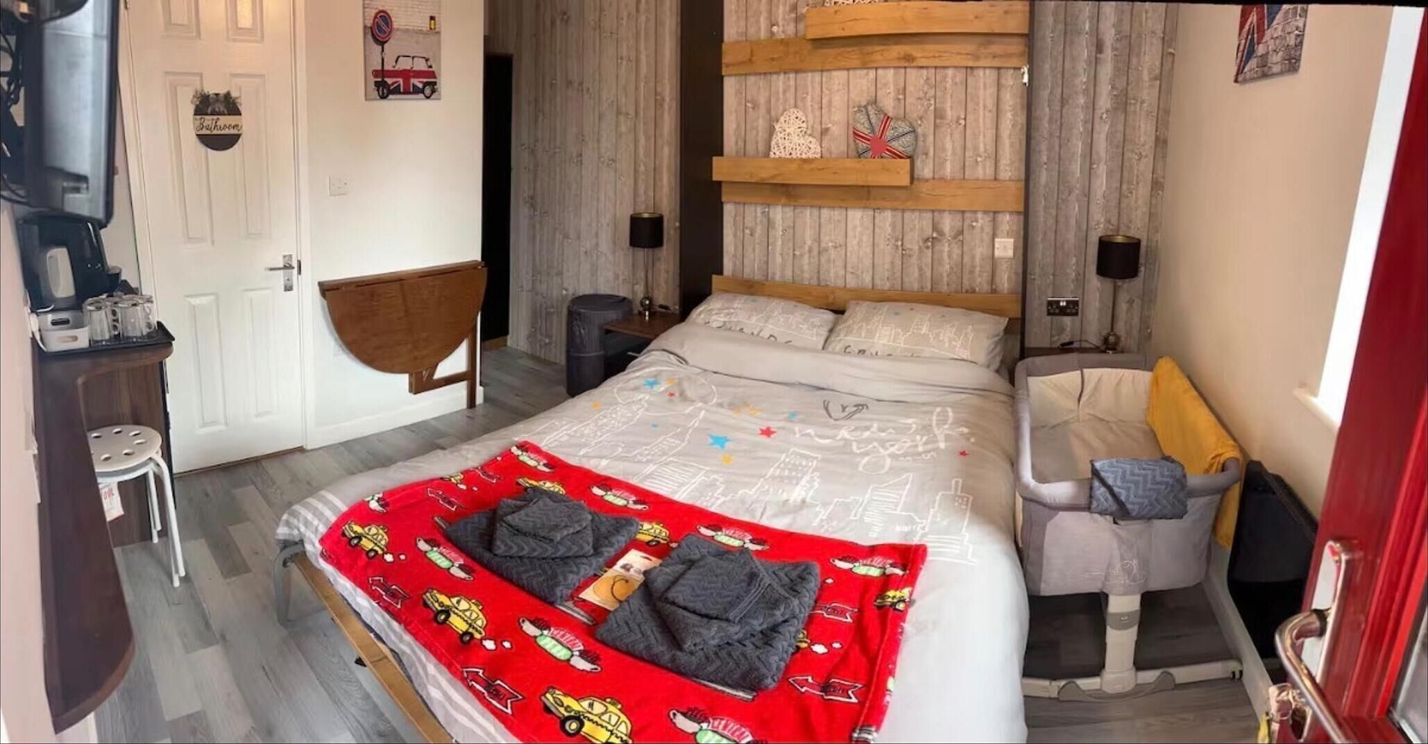 1 bedroom, free WiFi, bed sheets