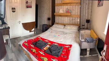 1 bedroom, free WiFi, bed sheets