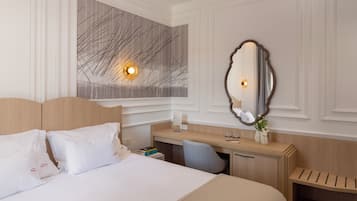 Habitación clásica con 1 cama matrimonial o 2 individuales | Ropa de cama hipoalergénica y caja de seguridad en la habitación