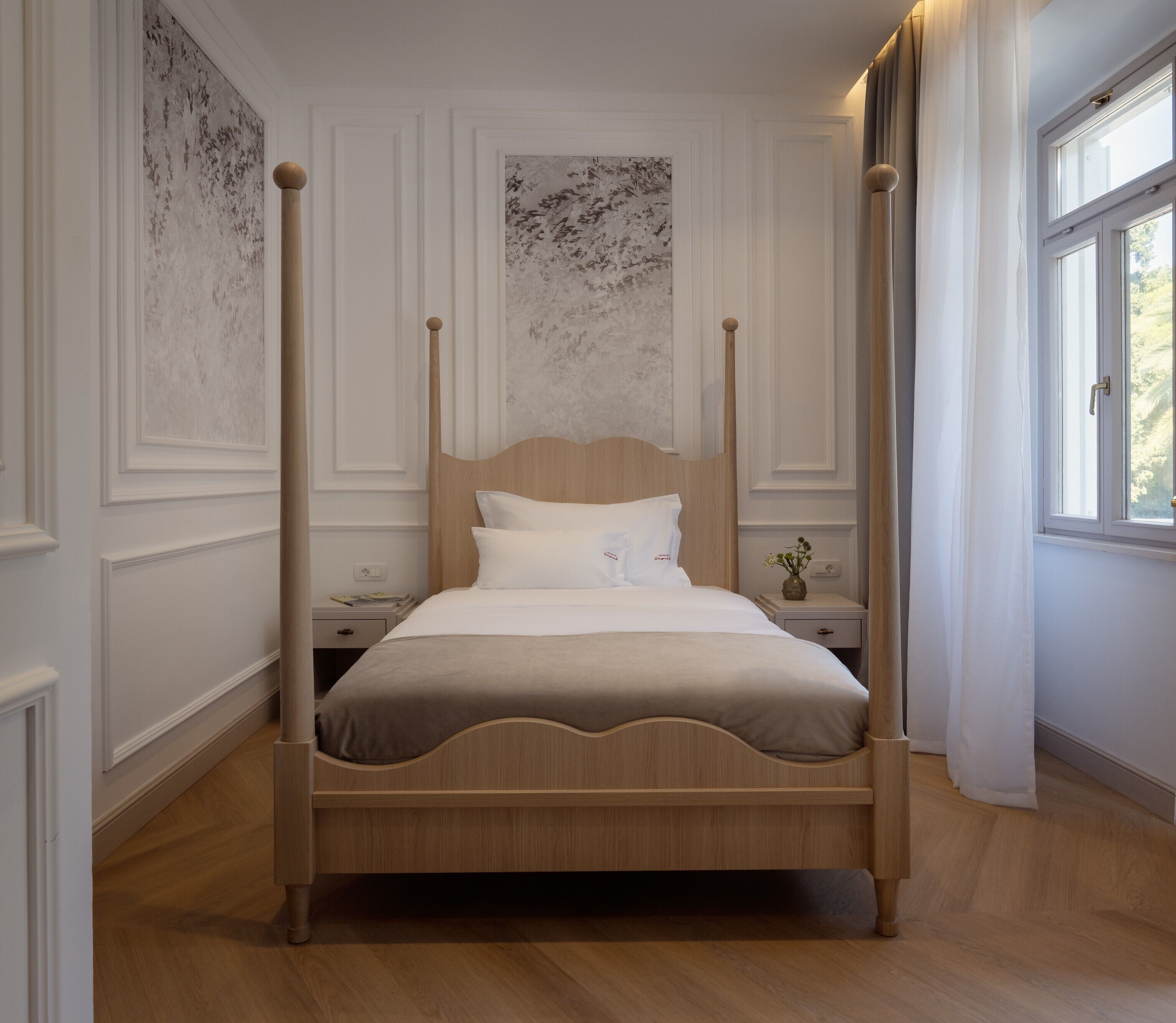 Single Room | Hypo-allergenic bedding available, in-room safe, desk, WiFi (free)