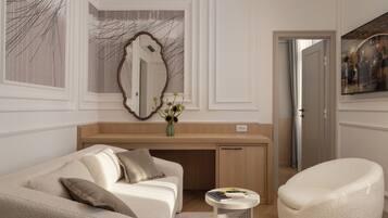 Luxury Suite | Hypo-allergenic bedding available, in-room safe, desk, WiFi (free)