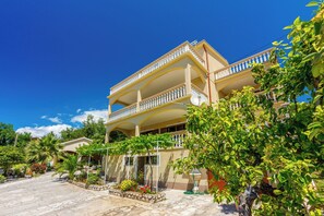 Exterior - Cozy studio apartment with sea view & parking space in Dramalj (Dramalj)