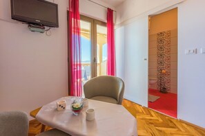 Interior - Cozy studio apartment with sea view & parking space in Dramalj (Dramalj)