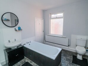 Shower - Captain Jacks (Whitby)