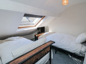 4 bedrooms, individually decorated, individually furnished, free WiFi - Captain Jacks (Whitby)