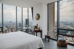 2 Schlafzimmer, Schreibtisch, Bügeleisen/Bügelbrett, Reisekinderbett