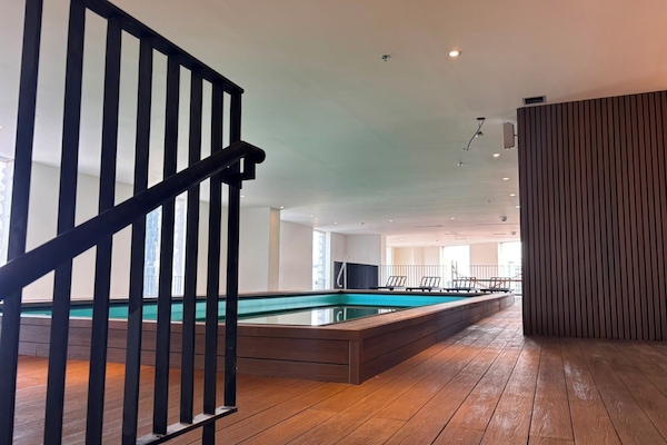 Indoor pool, sun loungers