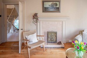 Interior - Mackenzie House -  a house that sleeps 6 guests  in 3 bedrooms (Kirkcudbright)