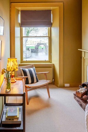TV - Mackenzie House -  a house that sleeps 6 guests  in 3 bedrooms (Kirkcudbright)
