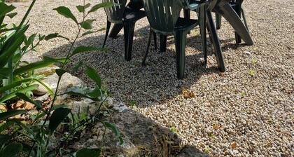 House made of pink granite, 300 meters from the beach, with a large garden