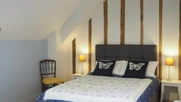 Chambre Confort double ou avec lits jumeaux, vue sur le jardin | Fer et planche à repasser, accès au Wi-Fi (inclus)