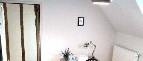 Habitación cuádruple Confort, vista al jardín | Interior