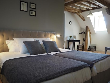 Comfort Double or Twin Room, Garden View. Les Grands-Aulnais