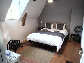 Comfort-Vierbettzimmer, Gartenblick | Bügeleisen/Bügelbrett, kostenloses WLAN