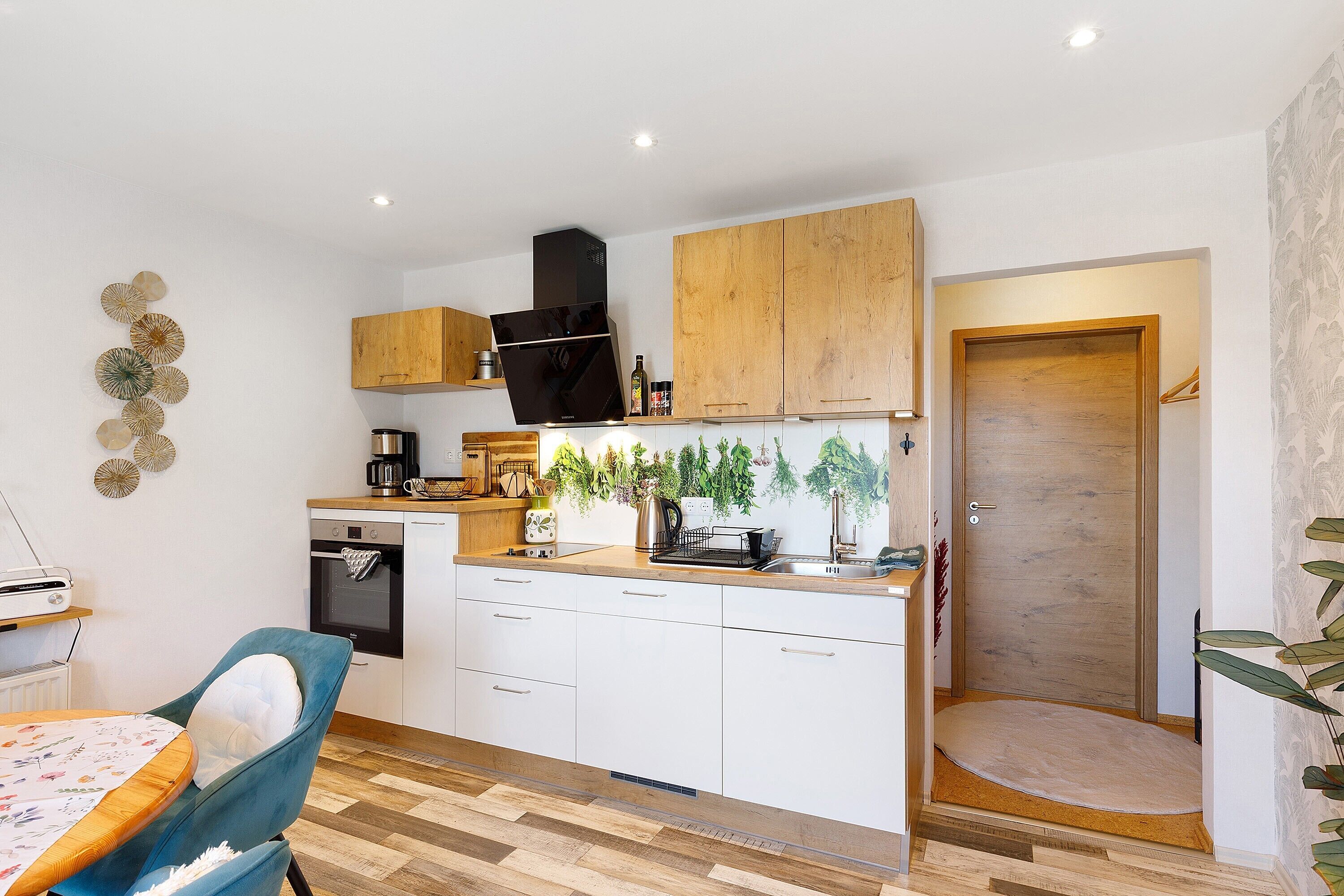 Fridge, oven, stovetop, coffee/tea maker