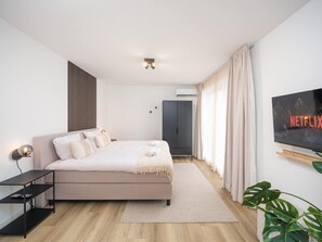 Room - Luxury 10-person villa on the water with hot tub, private jetty, spacious terrace and 4 bedrooms. Located at Villa Resort Harderwold, near Harderwijk and the Veluwemeer! (Zeewolde)