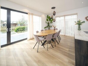 Dining - Luxury 10-person villa on the water with hot tub, private jetty, spacious terrace and 4 bedrooms. Located at Villa Resort Harderwold, near Harderwijk and the Veluwemeer! (Zeewolde)