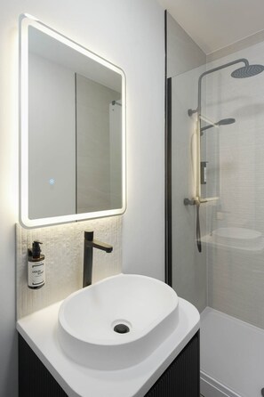 Bathroom - The Sixty | Elegant 1BDR with Secure Parking (Cardiff)