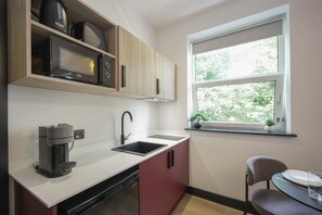 Private kitchen - The Sixty | Elegant 1BDR with Secure Parking (Cardiff)