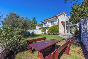 Outdoor dining - Vrbo Property (Novi Vinodolski)