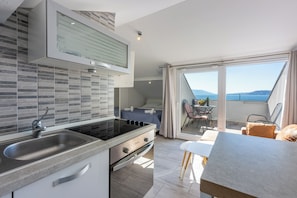 1 bedroom, free WiFi, bed sheets - Sunny studio for 2 with fantastic sea views (Novi Vinodolski)