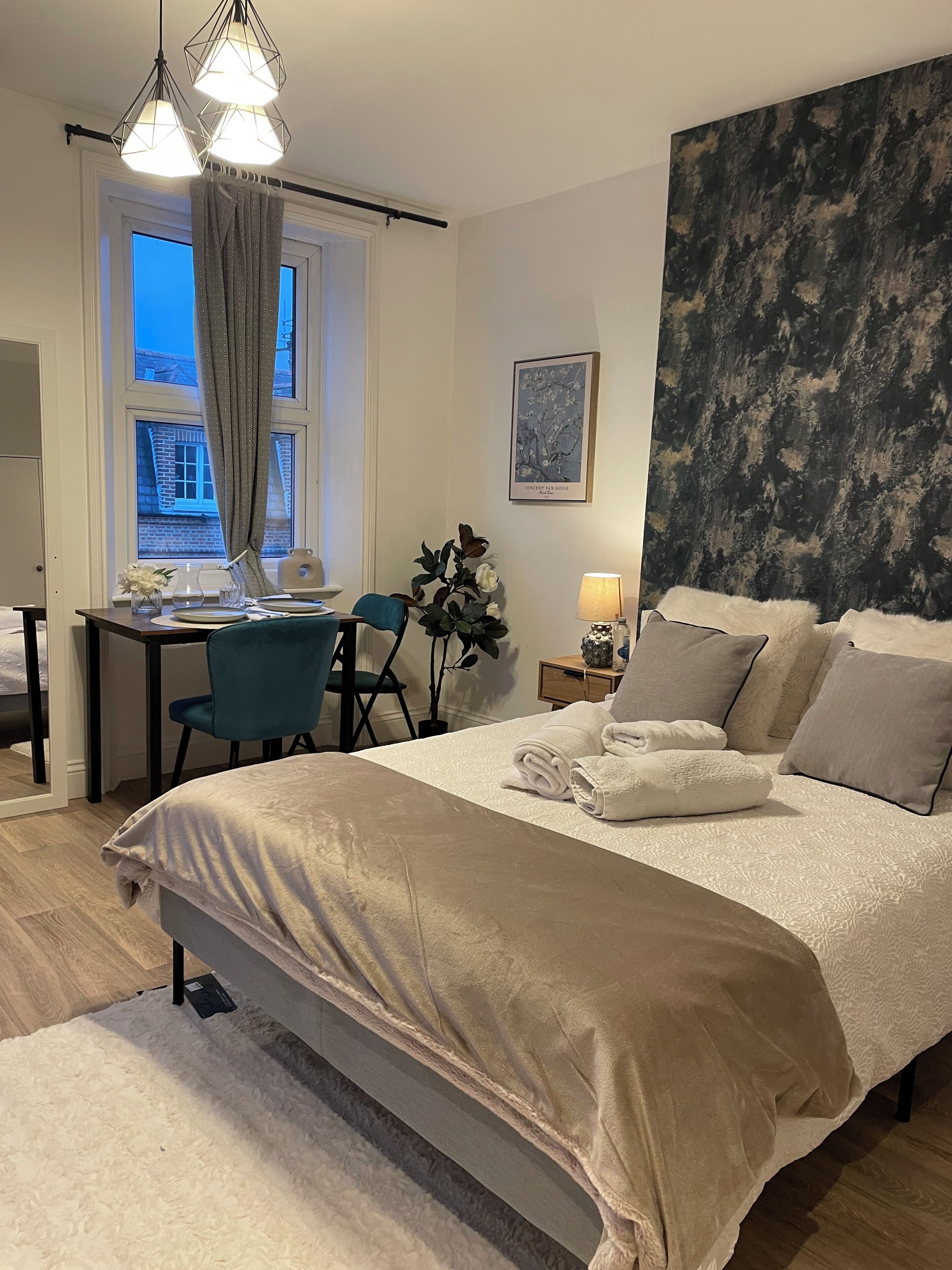 Iron/ironing board, WiFi, bed sheets