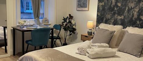 Iron/ironing board, WiFi, bed sheets