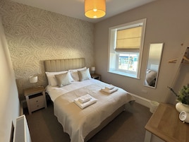 3 bedrooms, WiFi (free), individually decorated, individually furnished