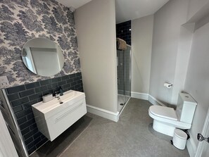 Shower - Abbotsford (Kelso)