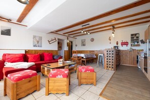 Interior - Apartment 'Les Airelles' with Mountain View, Private Terrace and Wi-Fi (La Bresse)