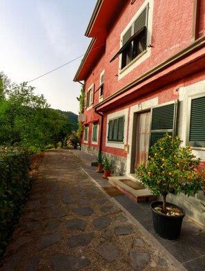 Exterior - Apartment 'Gipsy Rose - Blue Rose' with Mountain View, Shared Garden and Wi-Fi (Sarzana)