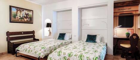 3 habitaciones, tabla de planchar con plancha, wifi y ropa de cama