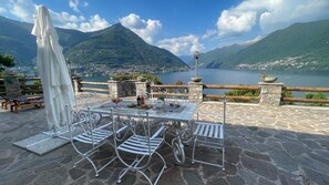 Outdoor dining - Il Poggio, big terrace, breathtaking view (Lombardia)
