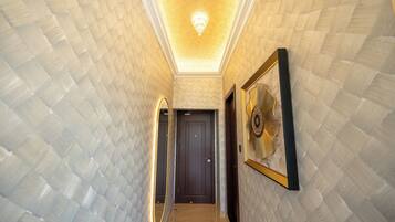 Deluxe Room, 1 King Bed, City View