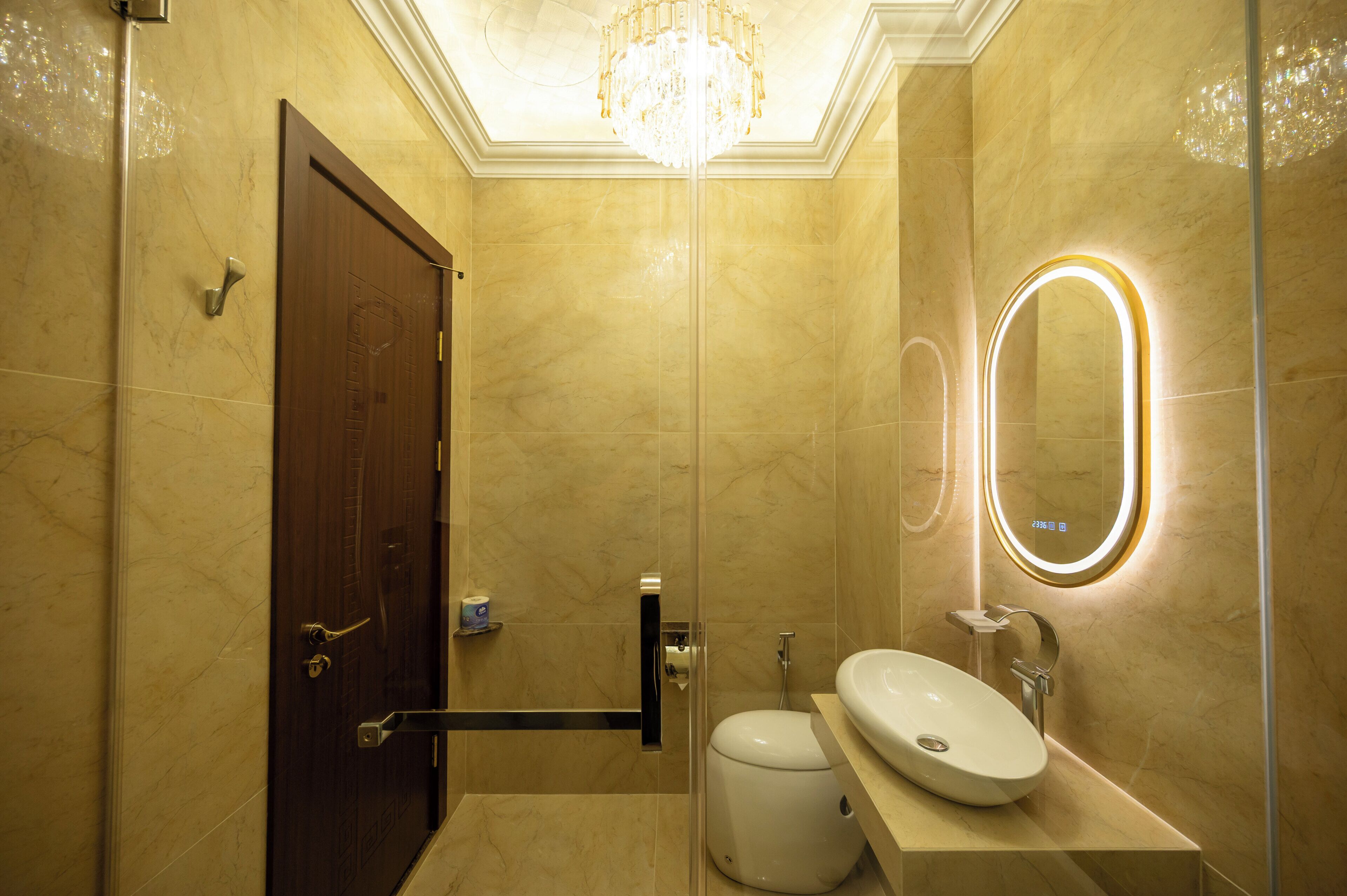 Deluxe Room, 1 King Bed, City View | Bathroom | Separate tub and shower, free toiletries, hair dryer, slippers