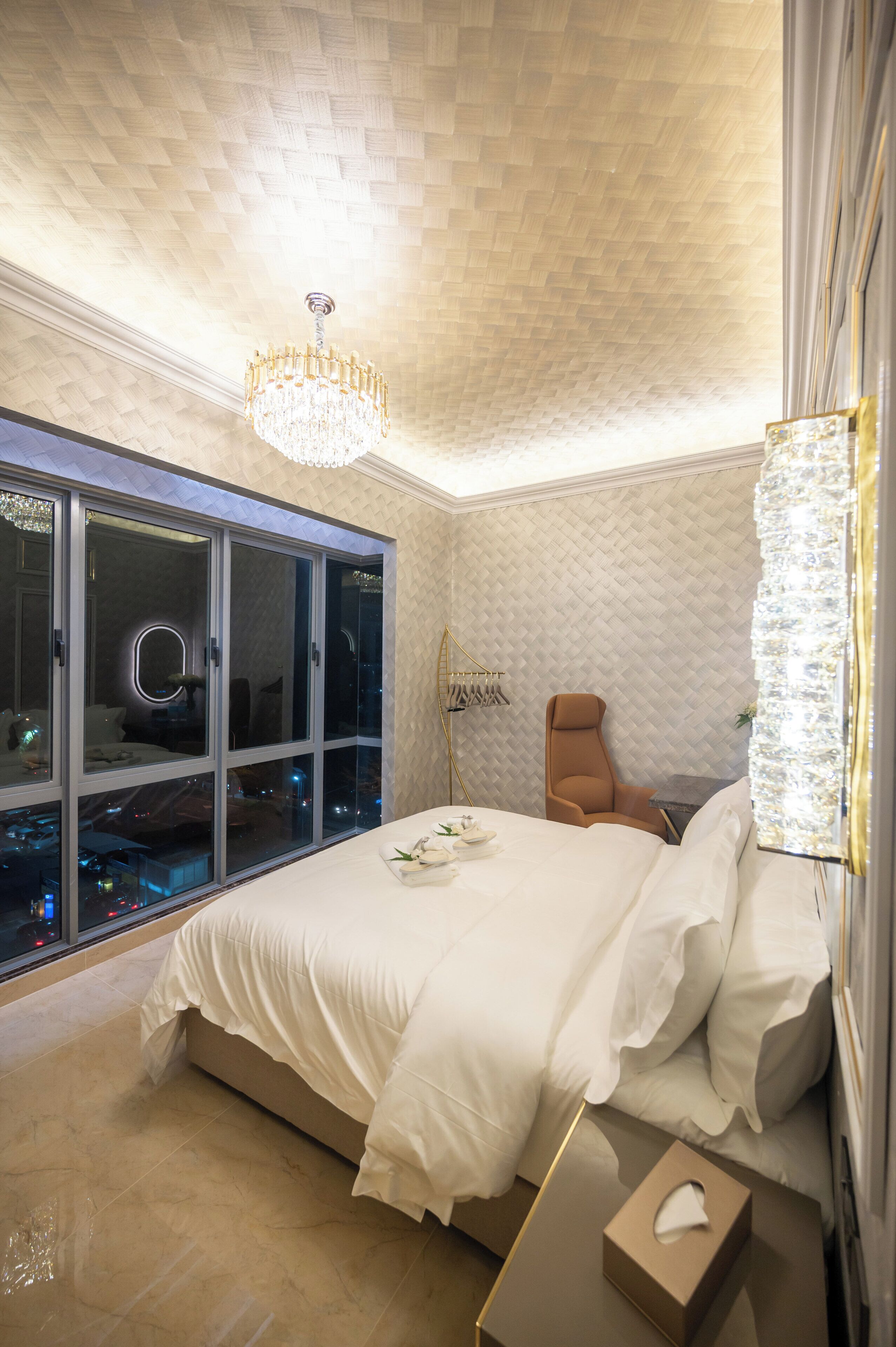Egyptian cotton sheets, premium bedding, pillowtop beds, free minibar