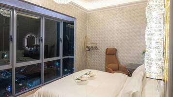 Egyptian cotton sheets, premium bedding, pillowtop beds, free minibar