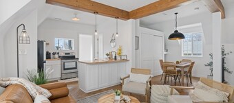 Farmhouse Retreat ~ Entire House (Urban Farmhouse & Urban Loft)