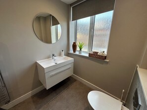 Bathroom - The Clyde (Melrose)